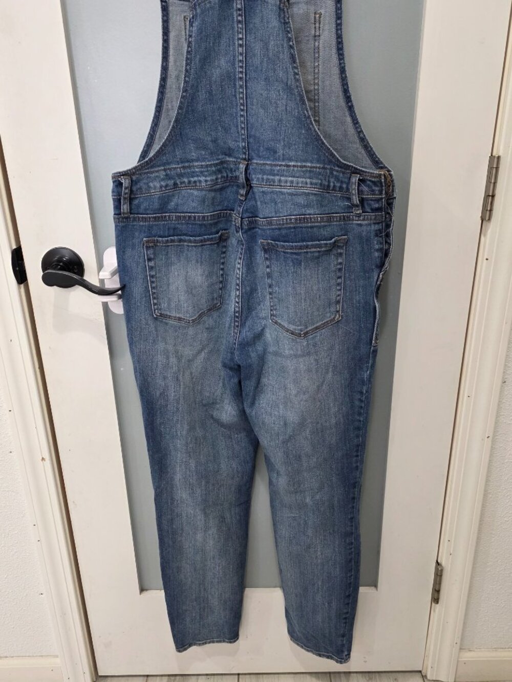 Bullhead Denim Overalls – Size M – Medium Wash Distressed Overall Jumpsuit - Picture 7 of 10